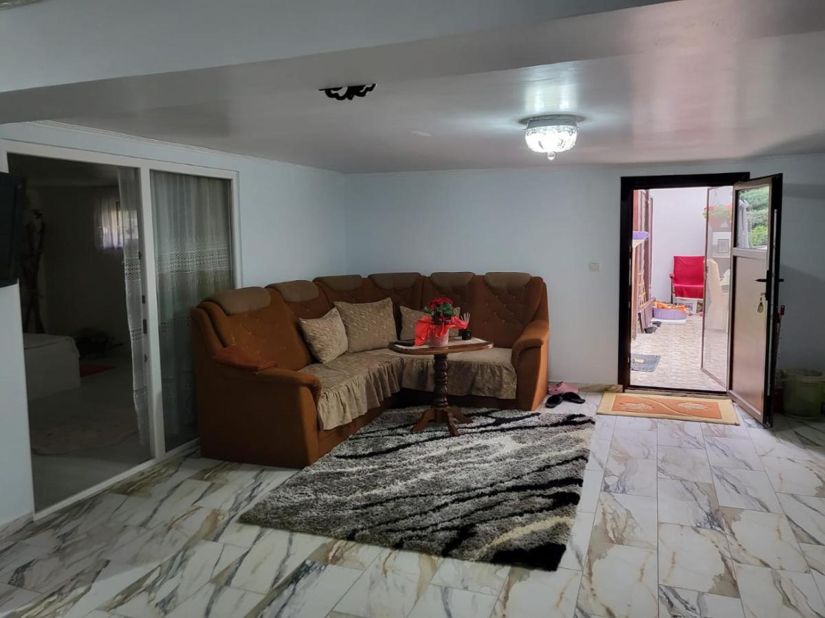 Apartament Cu Terasa Si Gratar Apartment ซาตูมาเร ภายนอก รูปภาพ