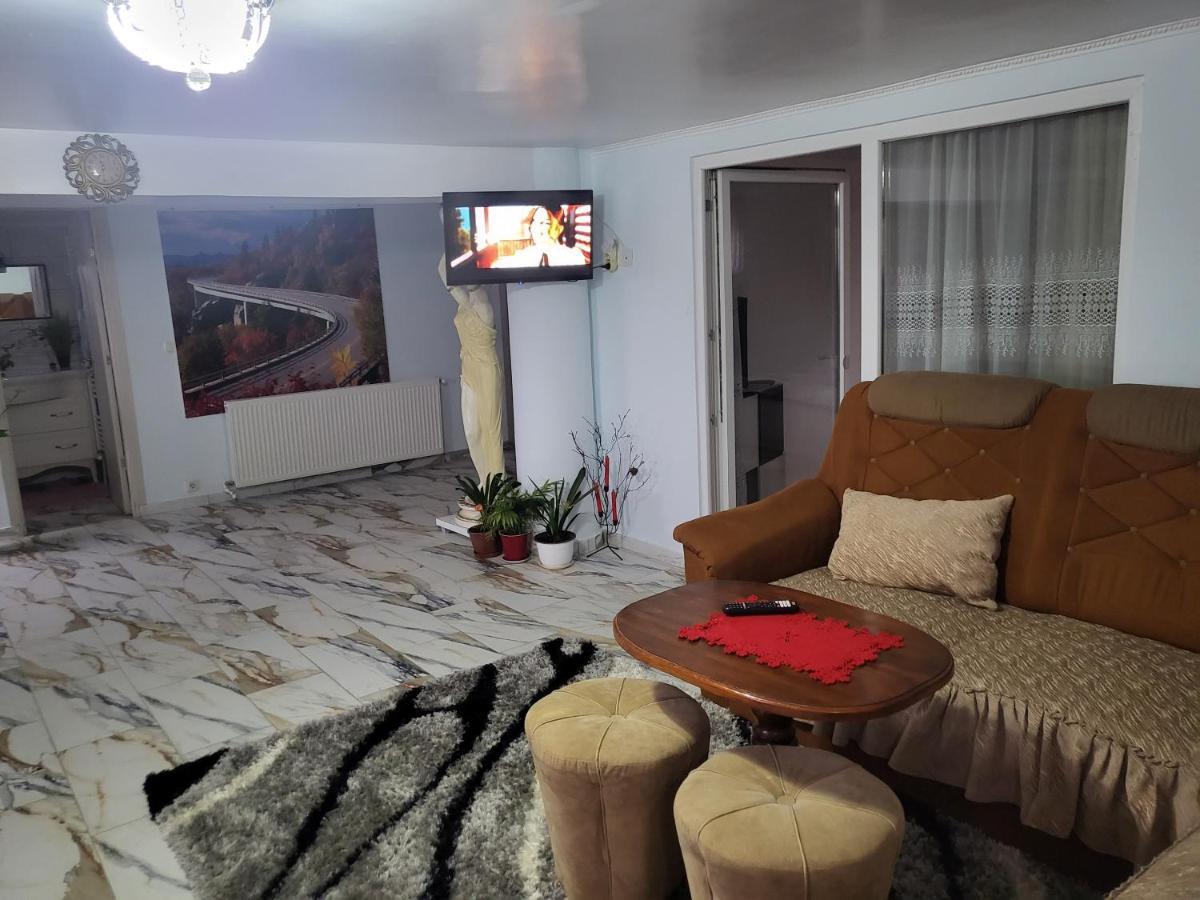 Apartament Cu Terasa Si Gratar Apartment ซาตูมาเร ภายนอก รูปภาพ